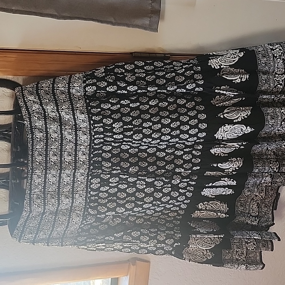 Mid length skirt